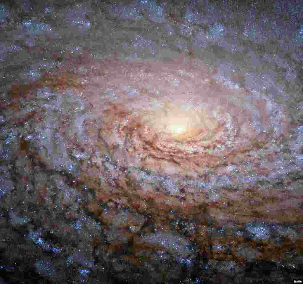 Messier 63 galaktikasi tasviri... AQShning samodagi &quot;Hubble&quot; teleskopi olgan &nbsp;