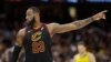 LeBron James s'enflamme et Cleveland prend le large à la NBA