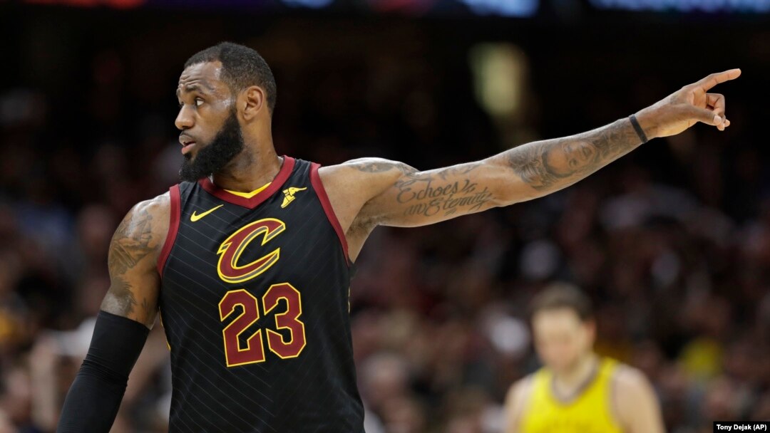 Lebron Džejms, košarkaš Klivlend Kavalirsa u drugom poluvremenu sedme utakmice prvog kola Istočne konferencije protiv Indijana Pejsersa (Foro: AP/Tony Dejak)