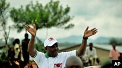 Burundian President Pierre Nkurunziza waves to supporters at the end of a political rally in Rugombo, northern Burundi, 14 May 2010