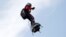 Penemu Perancis, Franky Zapata, mendarat dengan Flyboard dalam sebuah demonstrasi terbang saat dia bersiap menyeberangi Selat Inggris dari Sangatte di Perancis ke Dover, di Saint-Inglevert dekat Calais, 24 Juli 2019.