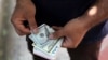 گزارش آسوشیتدپرس از سقوط ارزش پول ملی کشور: پس‌انداز ایرانیان بر باد می‌رود