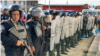 ARCHIVO: Policías custodian el exterior de una iglesia en Masaya, Nicaragua, donde tuvo lugar una manifestación antigubernamental, el 20 de abril de 2021.