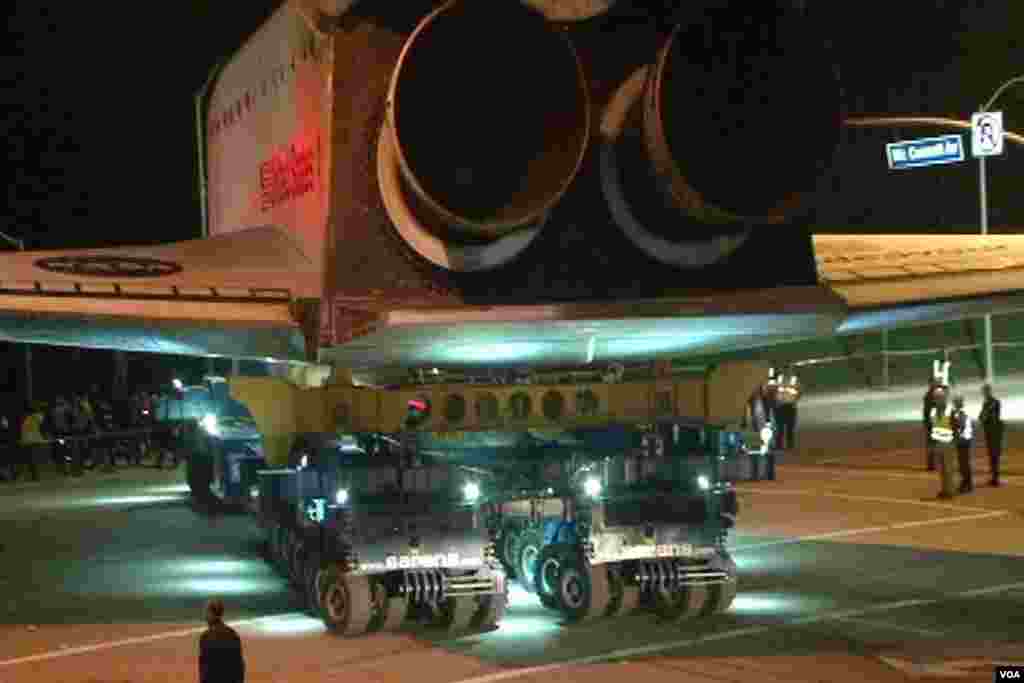 电脑控制的运输车