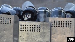 2019年8月8日，吉尔吉斯斯坦特种部队封锁了前总统阿塔巴耶夫住所附近的街道