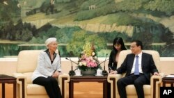 Christine Lagarde, directrice du FMI, et Li Keqiang, Premier ministre chinois, Grand Palais du Peuple, Pékin, Chine, le 24 mars 2014. 