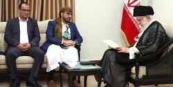 رهبران گروه حوثی‌‌های یمن بارها در تهران با آیت الله خامنه‌ای رهبر جمهوری اسلامی ایران دیدار کرده‌اند.