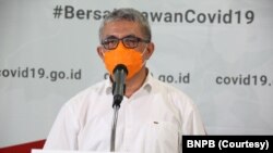 Juru bicara penanganan kasus virus corona, dr Achmad Yurianto desak masyarakat untuk mengenakan masker ketika berada di luar rumah seiring terus melesatnya jumlah penderita virus corona. (Foto: Courtesy/BNPB)