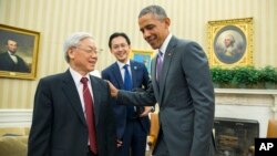 Tổng Bí thư Đảng Cộng sản Việt Nam Nguyễn Phú Trọng hội kiến Tổng thống Mỹ Barack Obama tại Tòa Bạch Ốc hôm 7/7/2015.