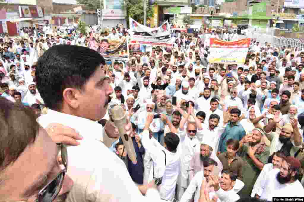 شٹر ڈاؤن ہڑتال کے علاوہ مختلف شہروں میں تاجر برادری نے احتجاجی جلسے بھی کیے ہیں۔