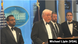 دونالد ترامپ، رئیس جمهوری آمریکا در حال سخنرانی در کاخ سفید پس از حادثه تیراندازی