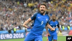  Olivier Giroud, Stade de France à Saint-Denis, le 10 juin 2016. (AP Photo/Martin Meissner)