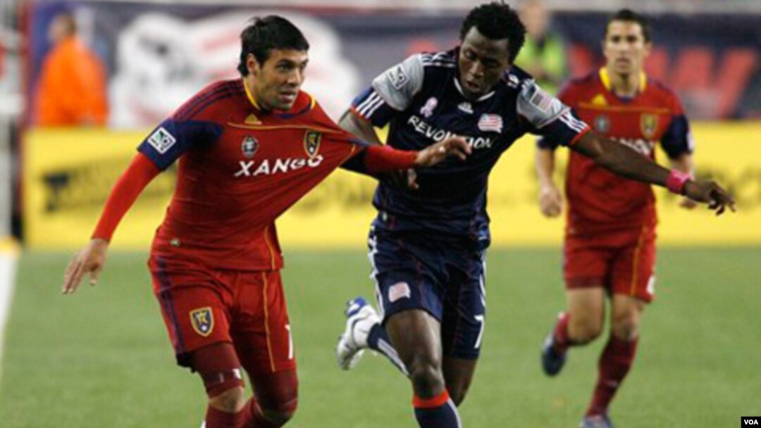 Morales (izq.) junto al Real Salt Lake podrían enfrentarse ante hondureños o costarricenses en la semifinal del torneo.