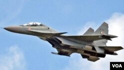 Pesawat Sukhoi Su-30MKI, hasil pengembangan dari pesawat Sukhoi Su-30, kerjasama antara pabrik Sukhoi Rusia dan industri pesawat India, HAL. Pesawat Su-30 dan Su-30MKI memperkuat Angkatan Udara India.