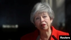 테레사 메이 영국 총리가 24일 성명을 통해 다음달 7일 당 대표를 사퇴하겠다고 밝혔다. 
