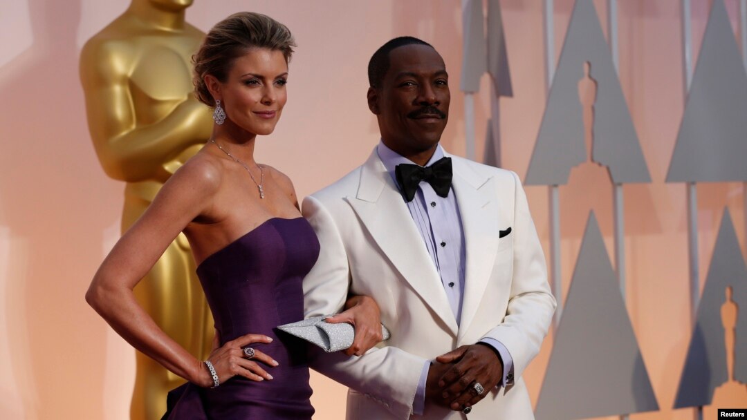 Komedian Eddie Murphy dan pasangannya di acara penghargaan Academy Award. (Foto: Dok)