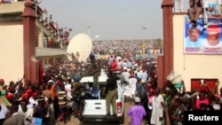 A crowd of All Progressives Congress (APC) party supporters gather to welcome APC presidential candidate Muhammadu Buhari at the Kano Stadium, in Kano, Nigeria, Jan. 20, 2015. 