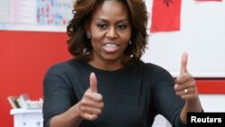 La primera dama Michelle Obama, viajó acompañada por sus hijas y su madre. 