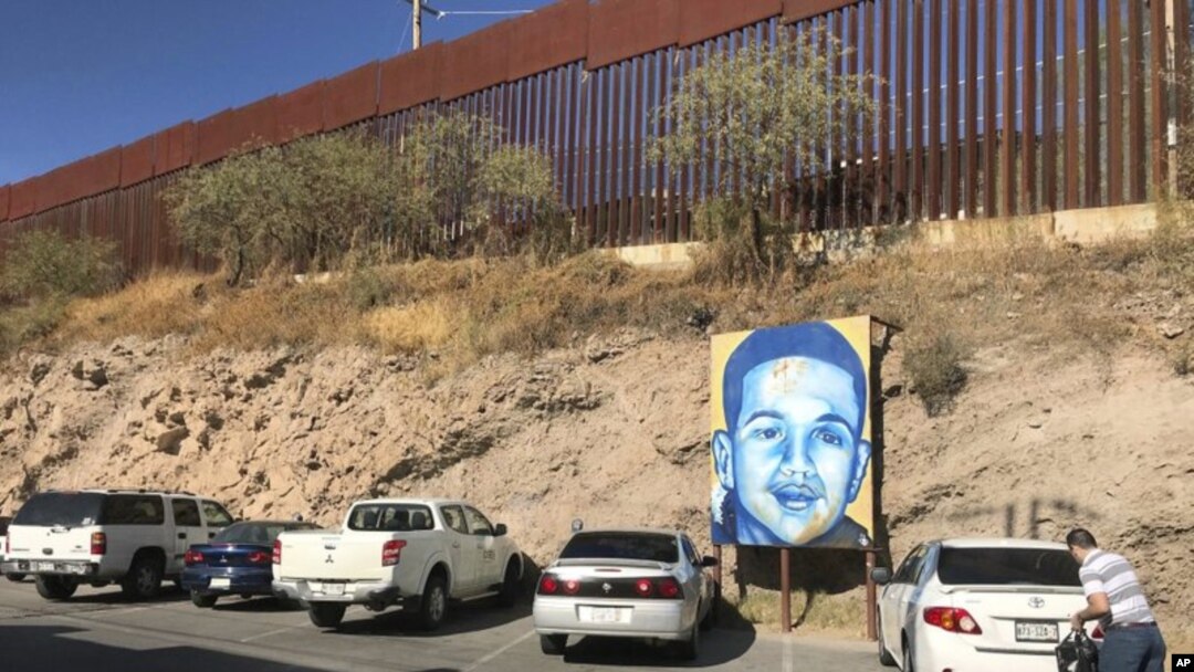 Archivo- En esta foto del 4 de diciembre del 2017, el retrato de un joven mexicano de 16 años, José Antonio Elena Rodríguez, quien murió impactado por arma de fuego en Nogales, México, presuntamente a manos del agente fronterizo Lonnie Swartz.