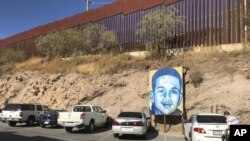 Archivo- En esta foto del 4 de diciembre del 2017, el retrato de un joven mexicano de 16 años, José Antonio Elena Rodríguez, quien murió impactado por arma de fuego en Nogales, México, presuntamente a manos del agente fronterizo Lonnie Swartz.