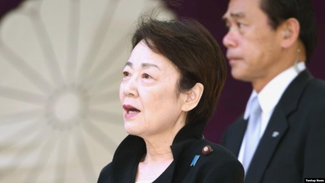 아베 내각 각료 3명이 18일 야스쿠니 신사를 참배했다. 사진은 이날 야스쿠니 신사를 참배한 야마타니 에리코 납치문제담당상