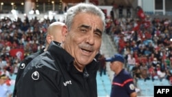 L'entraîneur tunisien Faouzi Benzarti lors du match du Groupe J des éliminatoires de la CAN 2019 entre la Tunisie et le Niger au stade olympique de Radès à Radès, le 13 octobre 2018.