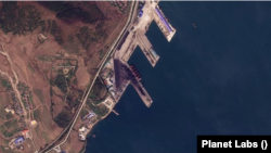 북한 라진항을 촬영한 21일 자 위성사진에 대형 선박이 보인다. 사진=Planet Labs