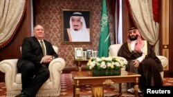 Waziri wa Mambo ya Nje wa Marekani Mike Pompeo akutana na Prince Mohammed bin Salman wa Saudi Arabia June 24, 2019. Jacquelyn Martin/Pool via REUTERS - RC1F09C21CC0