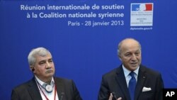 French Foreign Affairs Minister Laurent Fabius (r) and Syrian National Coalition vice-president Riad Seif attend a press conference during the International support meeting of the Syrian National Coalition in Paris, Jan. 28, 2013. 