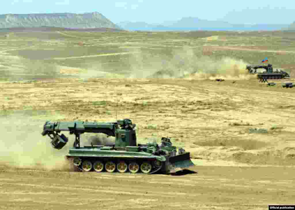 Mühəndis-İstehkam Qoşunlarının döyüş hazırlığı təlimi 