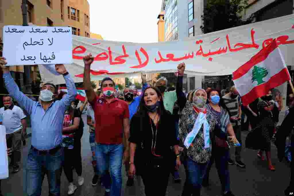 ساعاتی بعد از اینکه سعد حریری مامور تشکیل کابینه شد، موافقان و مخالفان او در بیروت تجمع کردند. لبنان در ماههای اخیر شاهد اعتراضات گسترده مردمی بوده است. 
