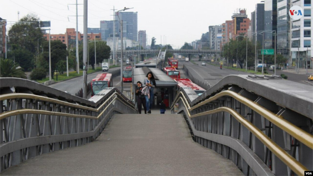 El transporte público opera de manera reducida. El viernes estuvieron en marcha&nbsp;rutas con horarios que corresponden a los sábados. El resto de días, la flota operará con las rutas y frecuencias equivalentes a un domingo. 