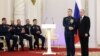 Ռուսաստանի նախագահ Վլադիմիր Պուտինը պարգևատրում է ռուս զինվորականներին Կրեմլում