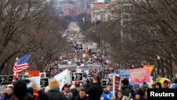 Ribuan aktivis anti aborsi melakukan unjuk rasa tahunan di Washington DC hari Jumat (27/1).