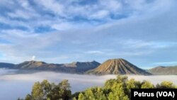 Kawasan wisata Bromo Tengger Semeru yang menjadi Ikon Jawa Timur akan menjadi salah satu kawasan yang dikembangkan sesuai Petpres 80 Tahun 2019 (Foto: VOA/ Petrus Riski)