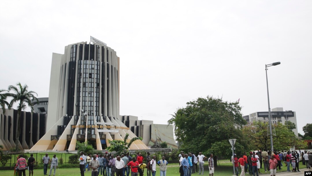 People gather in a street near the headquarters of the national broadcaster Radiodiffusion Television Gabonaise (RTG) in Libreville on Jan.7, 2019.