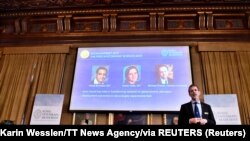 Sweden, Stocholm, Goran K Hansson (C), Secretary General of the Royal Swedish Academy of Sciences, and academy members Peter Fredriksson (L) and Jakob Svensson, announce the winners of the 2019 