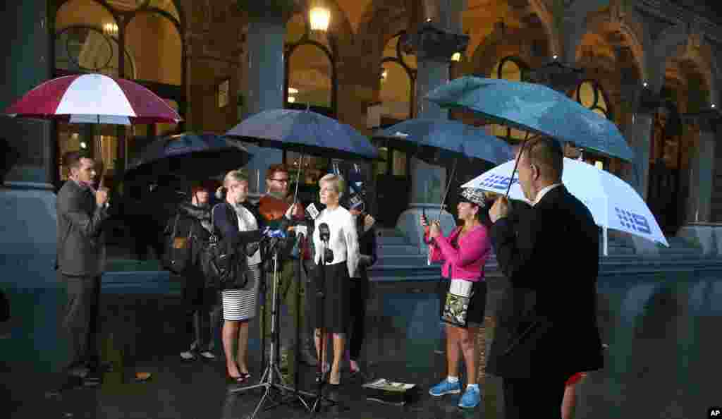 Julie Bishop, Australia&#39;s Minister for Foreign Affairs, stands in the rain as she comments on the release of journalist Peter Greste from an Egyptian jail, Sydney, Australia, Feb. 2, 2015.