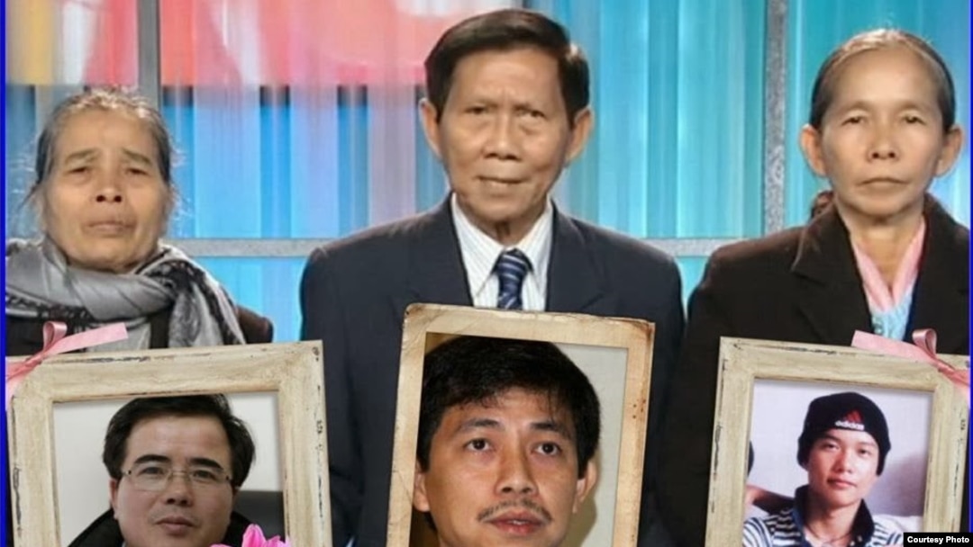 Ông Trần Văn Huỳnh và hai bà mẹ Việt Nam điều trần trước Quốc hội Hoa Kỳ (Ảnh: Huynhngocchenh.blogspot)