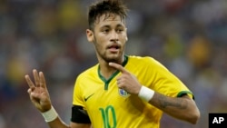 Neymar se engolosinó con Japón, a la que le anotó un póker de goles.