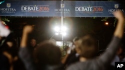 Manifestants au débat Clinton-Trump, Hofstra University, New York, le 26 septembre 2016.