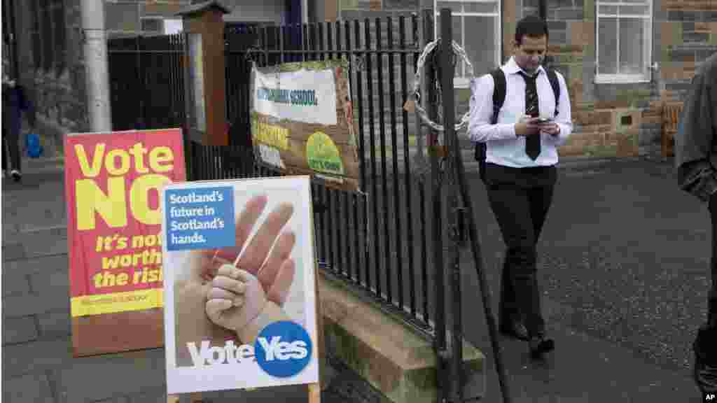 A school pupil walks away from a polling place after casting his vote, as anyone aged over 16 can vote in the Scottish independence referendum, in Edinburgh, Scotland, Sept. 18, 2014. 