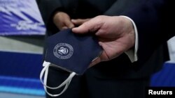 Maska di destê Trump de