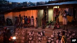 Tombée de la nuit à Kigali au Rwanda le 9 septembre 2019.