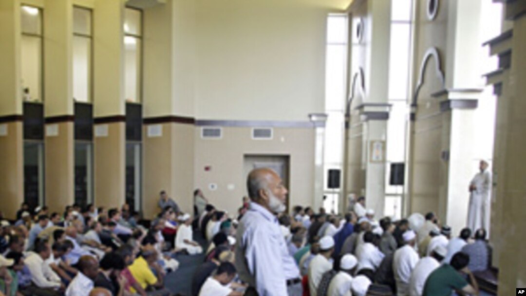 Worshipers listen to the sermon in the main hall of the Noor Islamic Center in Dublin, Ohio, Aug. 26, 201.