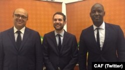 De gauche à droite: Essadik Alaoui, Amr Fahmy et Anthony Baffoe. (Twitter/CAF)