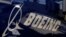 Logo Boeing di badan pesawat Boeing 797 Dreamliner di Long Beach, California, 14 Maret 2012.