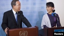 联合国秘书长潘基文(左)和缅甸反对派领导人昂山素季9月21日在纽约联合国总部