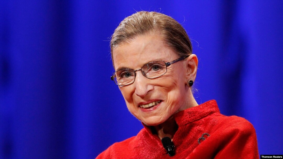 ARCHIVO - Jueza Ruth Bader Ginsburg cuando asistió a la temporada de lanzamiento de la Conferencia de Mujeres en Long Beach, California.