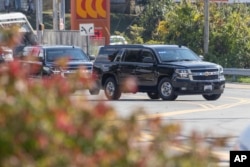 La caravana del presidente de Ucrania, Volodymyr Zelenskyy, llega a la planta de municiones del ejército de Scranton, en Scranton, Pensilvania, el domingo 22 de septiembre de 2024. (Foto AP/Laurence Kesterson)